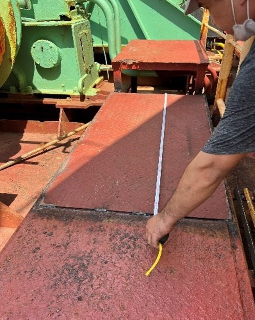 Measure the specification of parts while repair on deck.